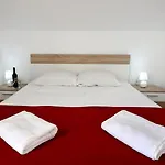 Alemi, Private Pool, Sauna & Free Parking *