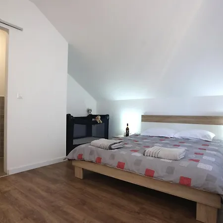 Villa Alemi, Private Pool, Sauna & Free Parking *