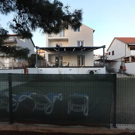 Villa Alemi, Private Pool, Sauna & Free Parking