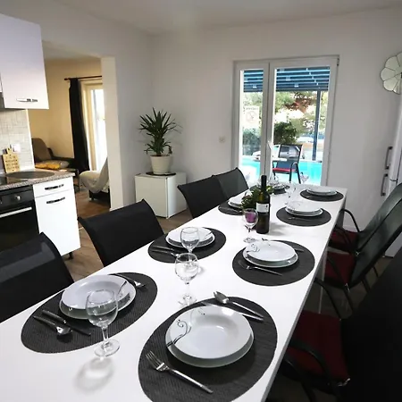 Alemi, Private Pool, Sauna & Free Parking Villa