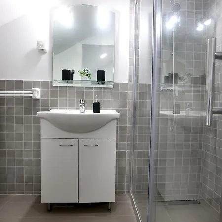 Villa Alemi, Private Pool, Sauna & Free Parking *
