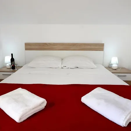 Alemi, Private Pool, Sauna & Free Parking *