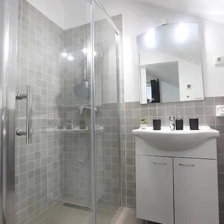 Alemi, Private Pool, Sauna & Free Parking * Brodarica (Sibenik-Knin)