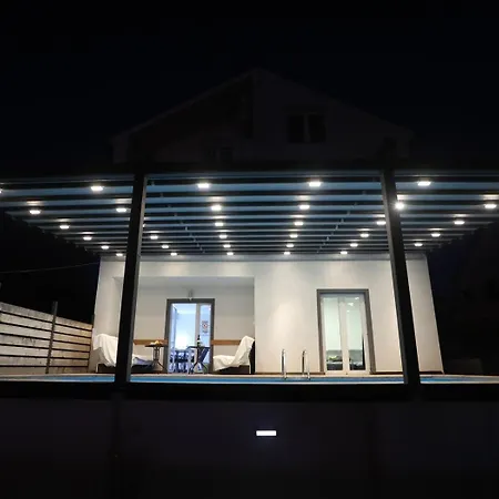 Alemi, Private Pool, Sauna & Free Parking Villa