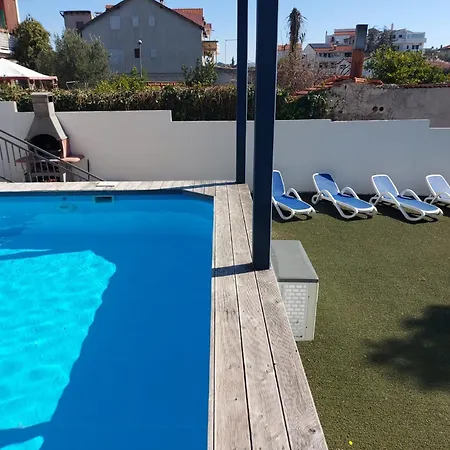 Alemi, Private Pool, Sauna & Free Parking *