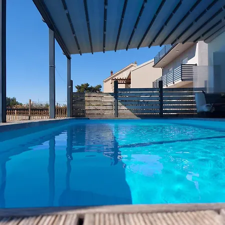 Alemi, Private Pool, Sauna & Free Parking Villa *