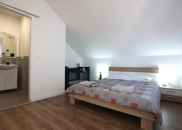 Villa Alemi, Private Pool, Sauna & Free Parking *