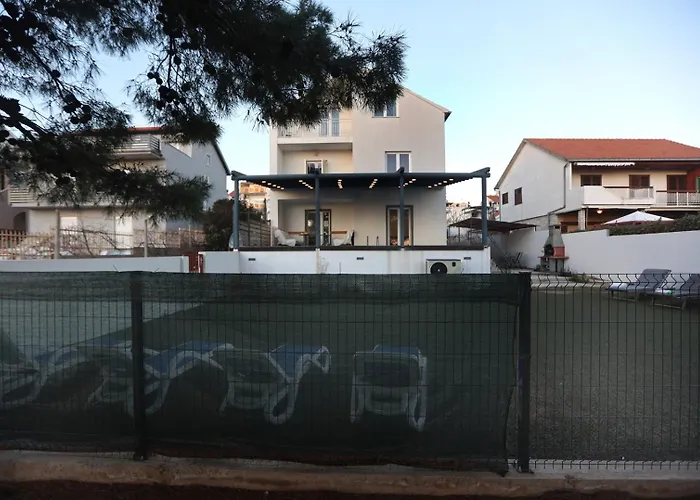 Villa Alemi, Private Pool, Sauna & Free Parking