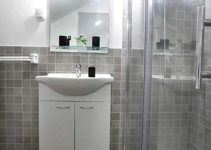 Villa Alemi, Private Pool, Sauna & Free Parking *