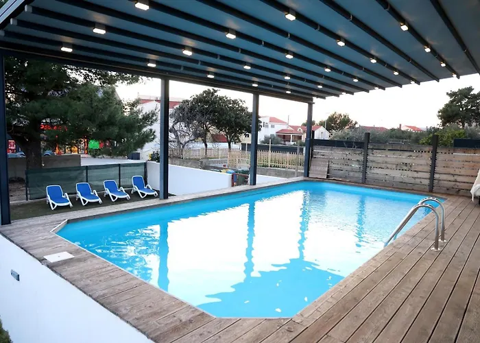 Alemi, Private Pool, Sauna & Free Parking Villa