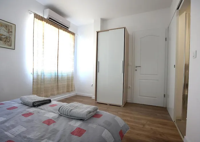 Alemi, Private Pool, Sauna & Free Parking