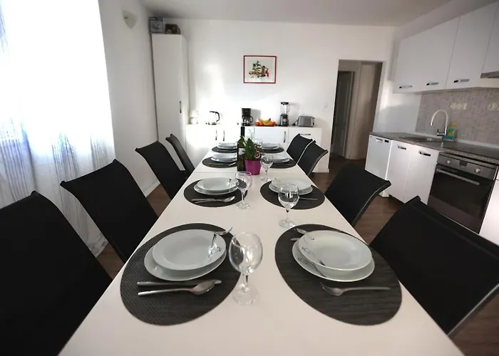 Alemi, Private Pool, Sauna & Free Parking Villa *