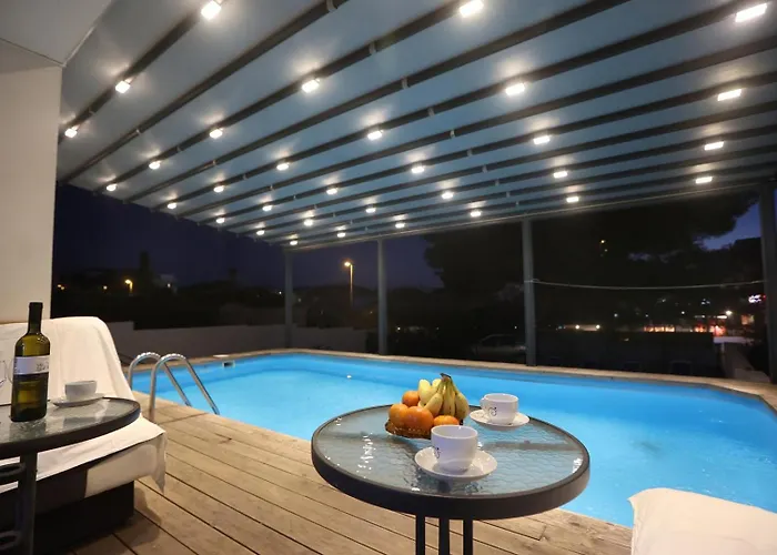 Villa Alemi, Private Pool, Sauna & Free Parking *