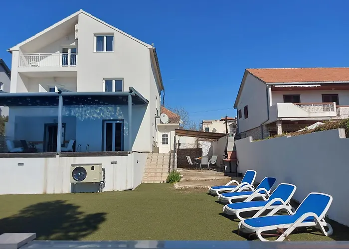 Villa Alemi, Private Pool, Sauna & Free Parking