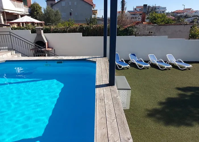 Alemi, Private Pool, Sauna & Free Parking *